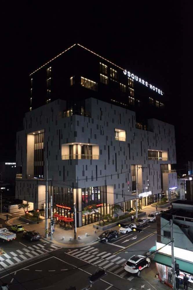 J Square Hotel And Wedding Jinju Bagian luar foto