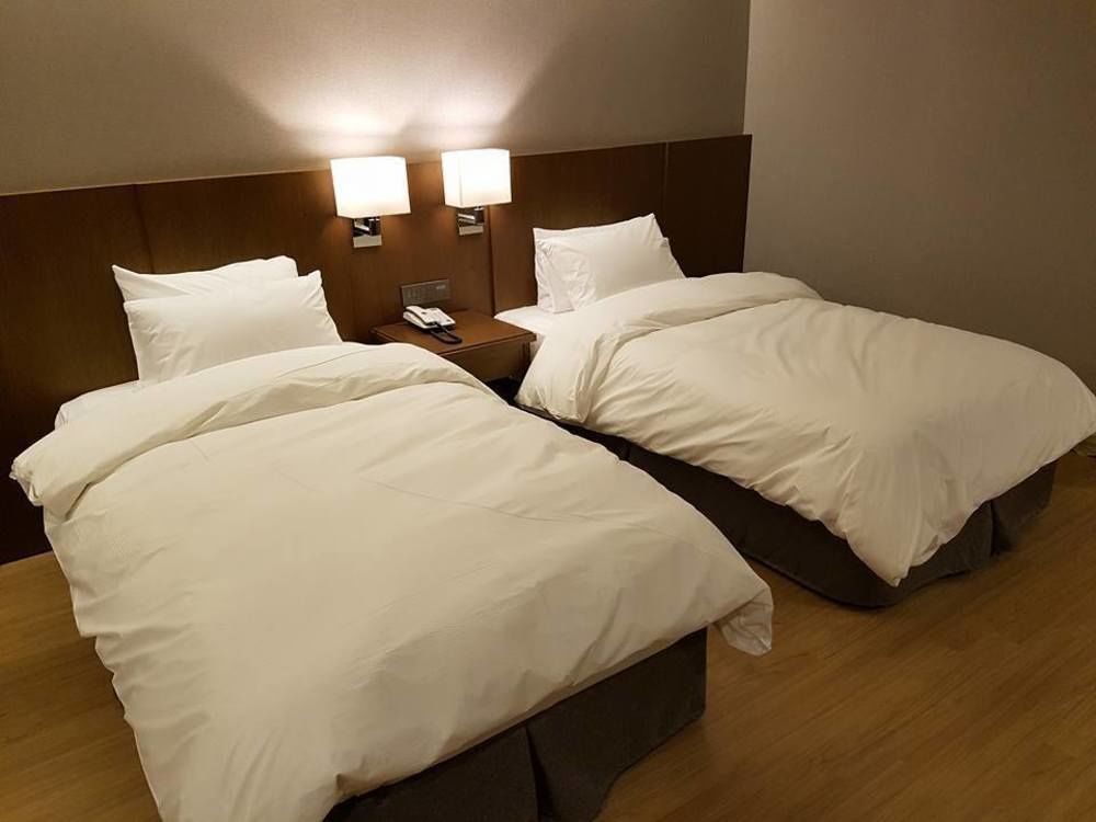 J Square Hotel And Wedding Jinju Bagian luar foto