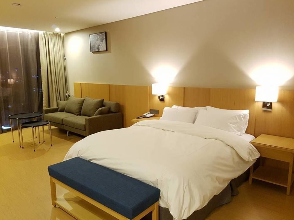 J Square Hotel And Wedding Jinju Bagian luar foto