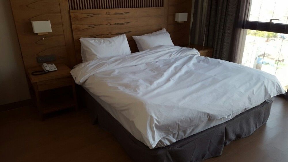 J Square Hotel And Wedding Jinju Bagian luar foto