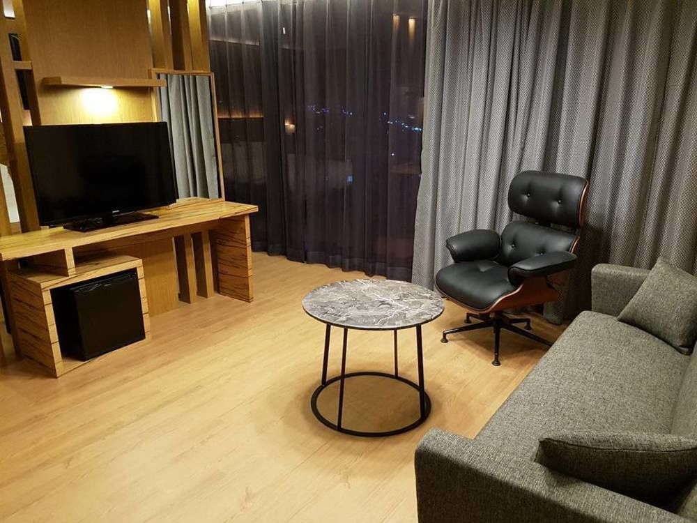 J Square Hotel And Wedding Jinju Bagian luar foto