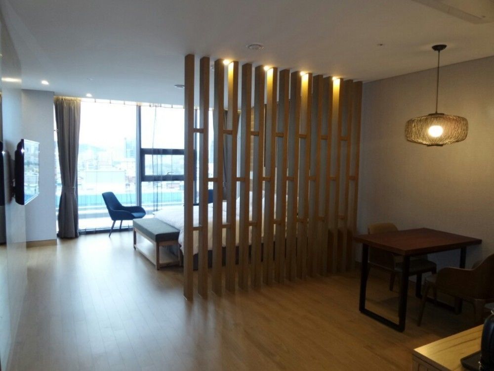 J Square Hotel And Wedding Jinju Bagian luar foto