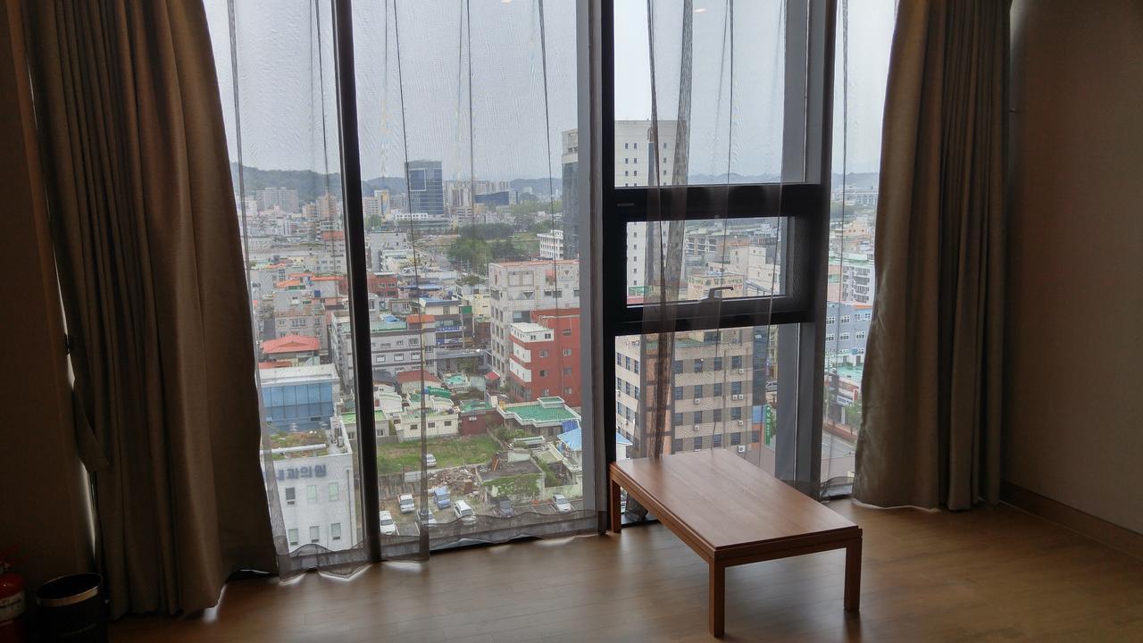 J Square Hotel And Wedding Jinju Bagian luar foto