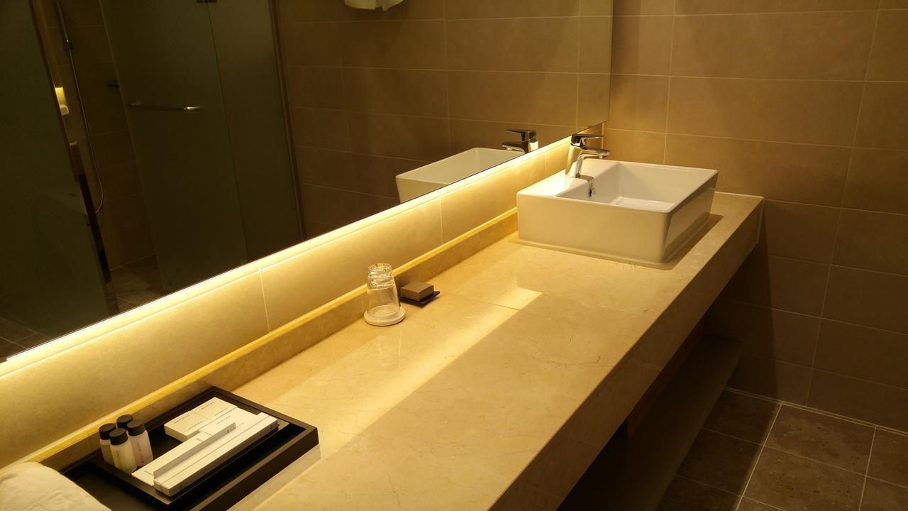 J Square Hotel And Wedding Jinju Bagian luar foto