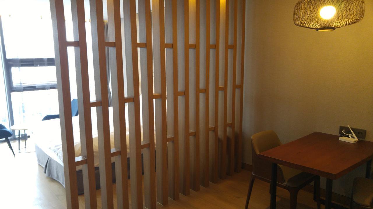 J Square Hotel And Wedding Jinju Bagian luar foto