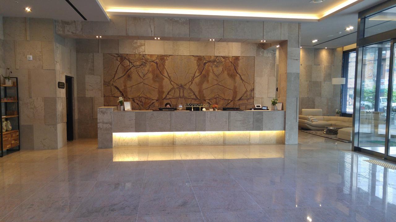J Square Hotel And Wedding Jinju Bagian luar foto