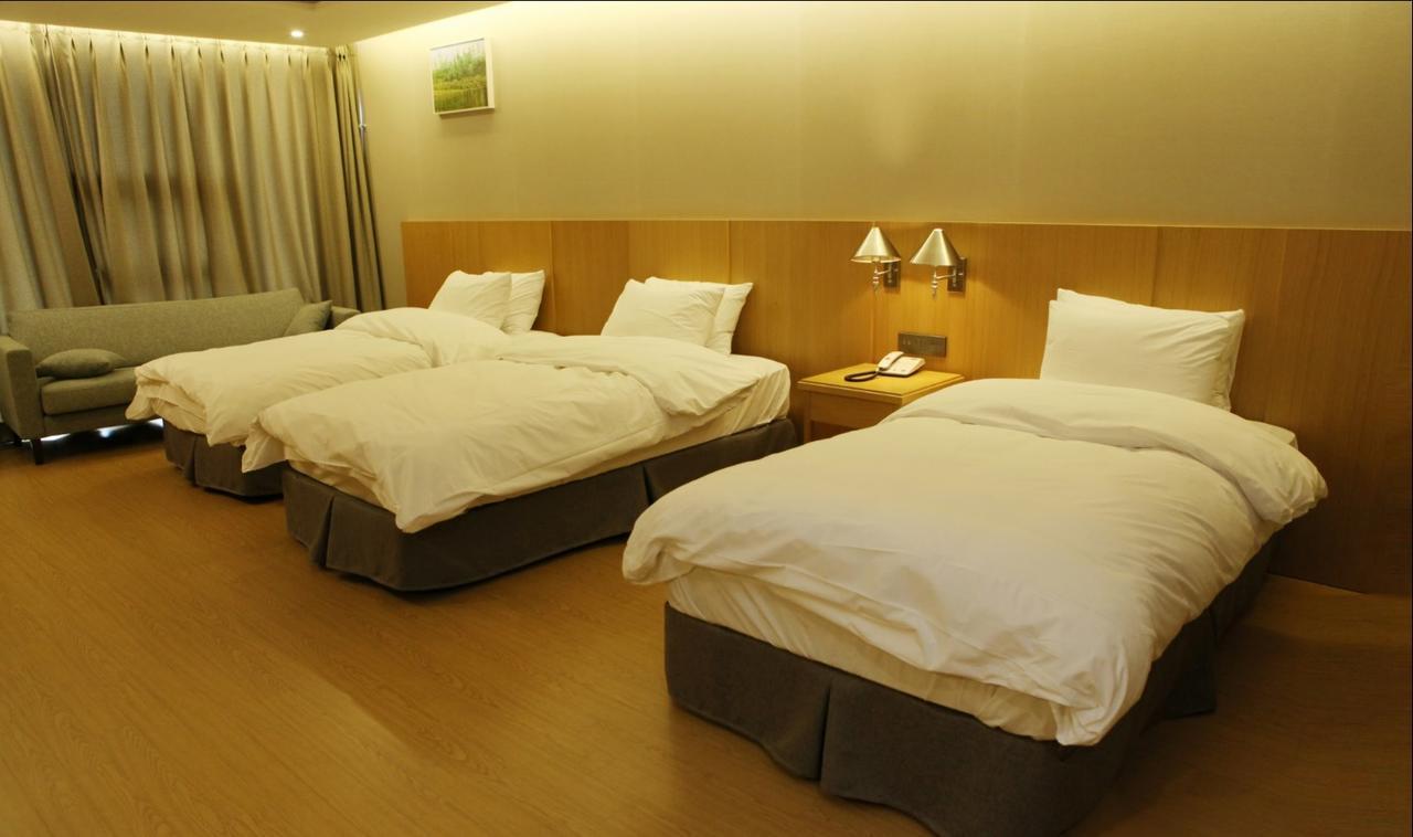 J Square Hotel And Wedding Jinju Bagian luar foto