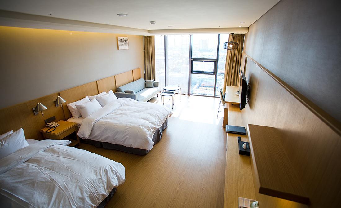 J Square Hotel And Wedding Jinju Bagian luar foto